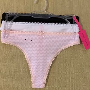 ❤️🌹Betsy Johnson thong underwear -size small❤️🌹